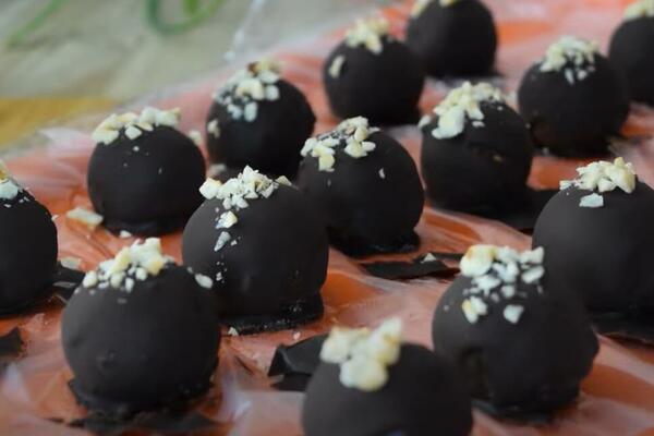 POJEDU SE U JEDNOM ZALOGAJU: Ako uskoro spremate SLAVU ovaj sitni kolač mora da se NAĐE na vašoj TRPEZI (RECEPT)