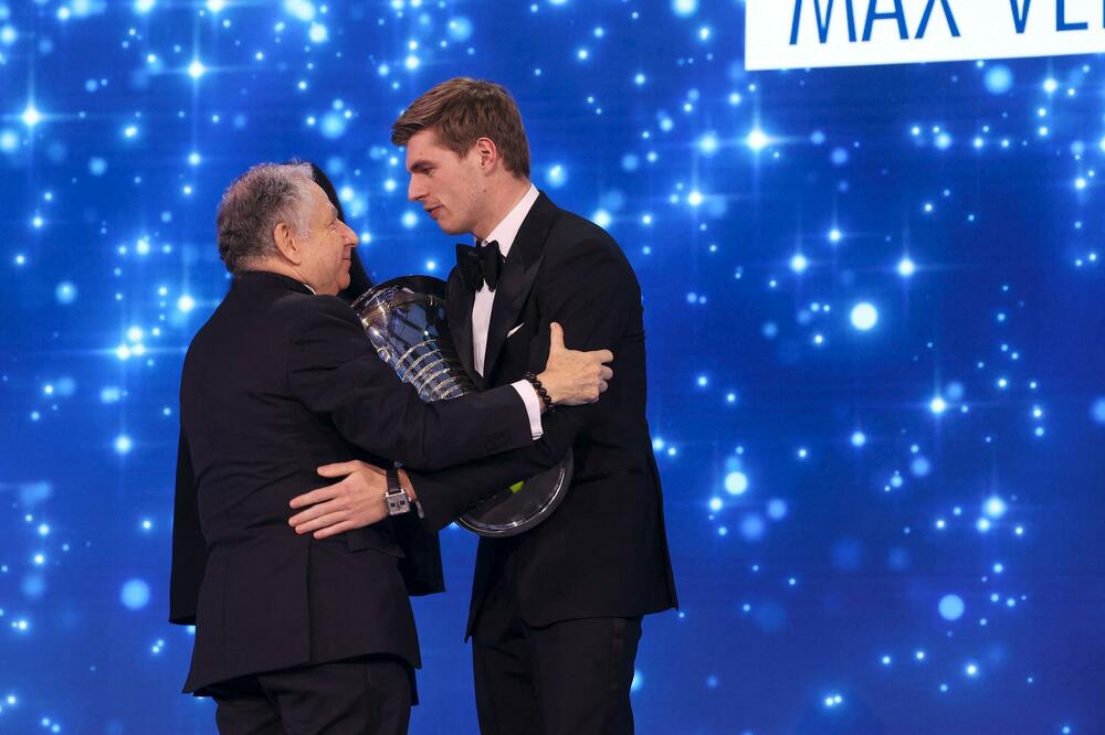 FERSTAPEN TOKOM URUČENJA TROFEJA GOVORIO O HAMILTONU: Nije mi ga žao! (FOTO)