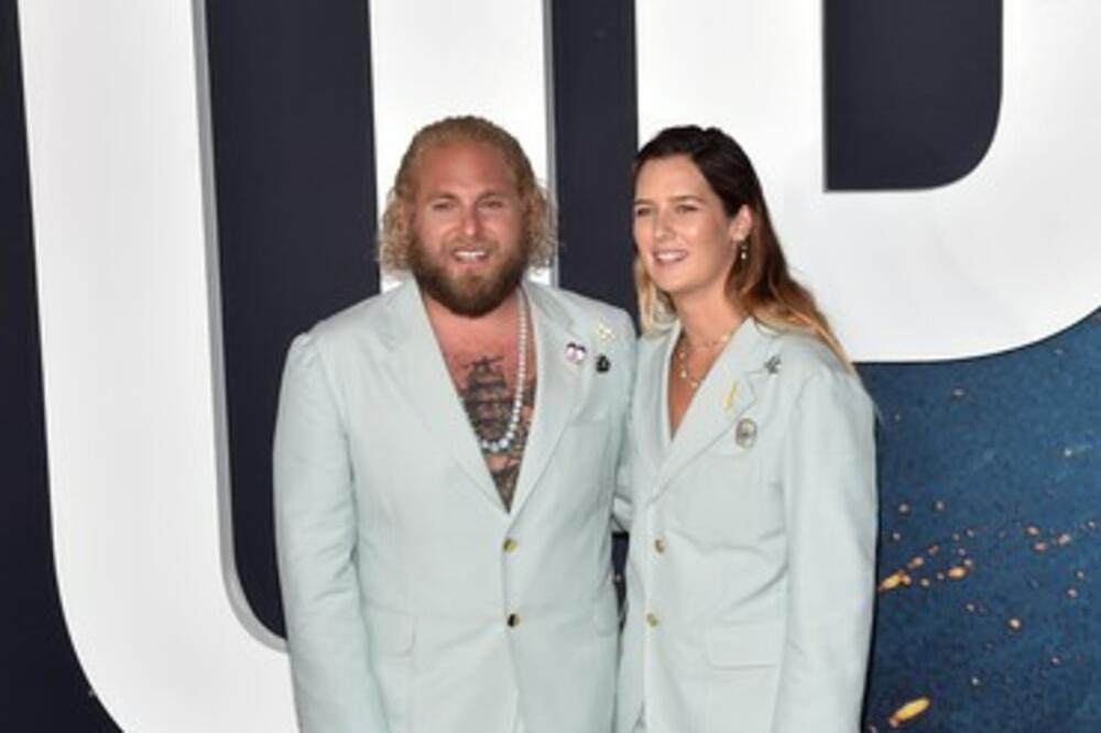 GLUMAC OPTUŽEN ZA EMOTIVNO ZLOSTAVLJENJE: Bivša sve iznela u javnost, POGLEDAJTE SAMO TU PREPISKU