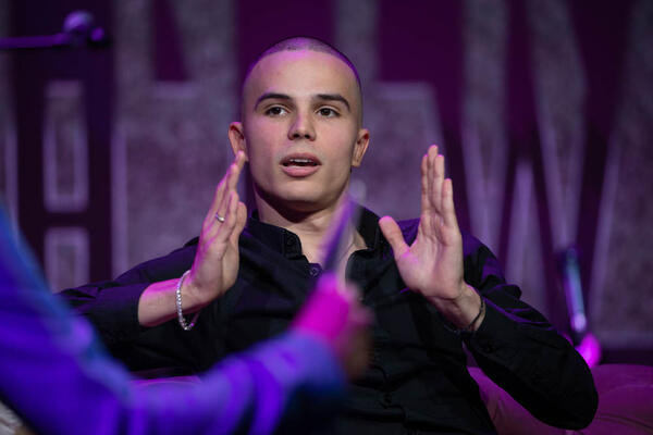 VOJAŽ POHVALIO POZNATU SRPKINJU, A ONA ODMAH KRENULA U AKCIJU: Pitala ga JAVNO JEDNO PITANJE koje će vas IZBEZUMITI