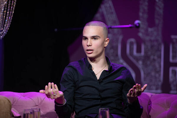 VOJAŽU IGLA PROLAZI KROZ VENU: Objavljene POTRESNE FOTKE, nije za svakoga!