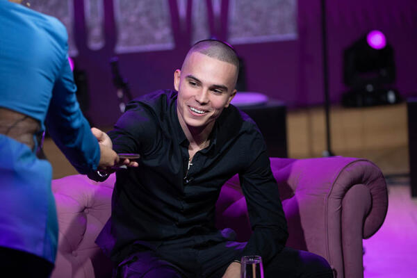 VOJAŽ BEZ ODEĆE: Dočekali smo da se i on SKINE, pokazao TELO! (FOTO)