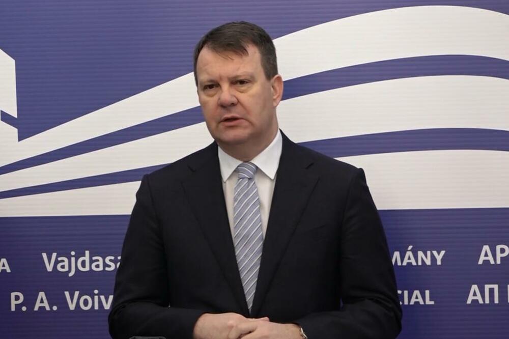 PREDSEDNIK POKRAJINSKE VLADE: Najbolji diplomirani studenti dobili plaćenu stručna praksu (VIDEO)