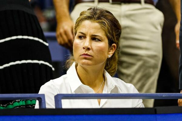 MIRKA FEDERER POSVAĐALA RODŽERA SA VELIKIM PRIJATELJEM: Da li moguće da je ovo sebi dozvolila? (FOTO)