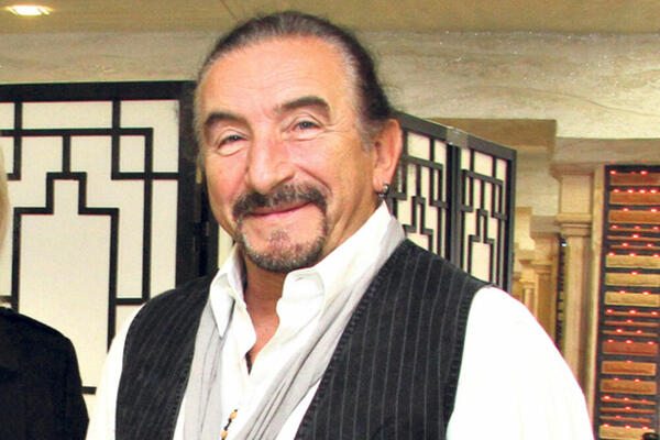 ZNAMO GA KAO ŽELJKA BEBEKA, ALI U DOKUMENTIMA STOJI DRUGO IME: Ovako se zapravo ZOVE legendarni PEVAČ