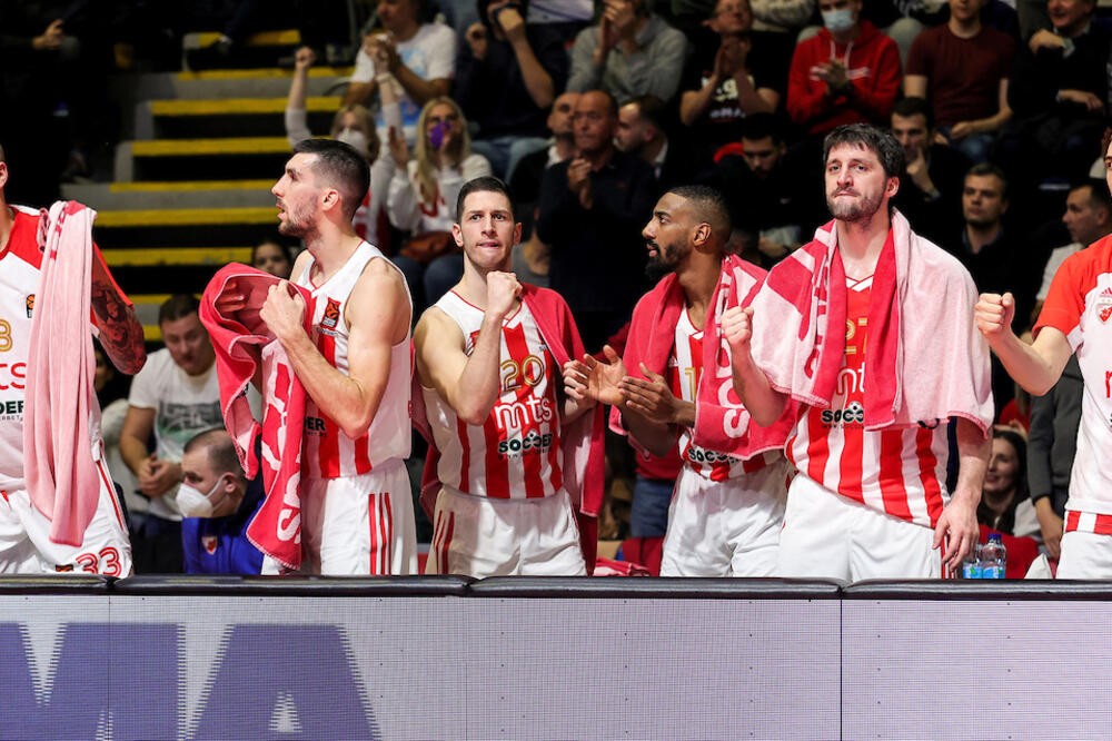 PAKAO "PIONIRA" PROGUTAO BAJERN! Zvezda trojkama ODOLELA Bavarcima! Neizvesno do poslednje sekunde! PIŠE SE POBEDA!