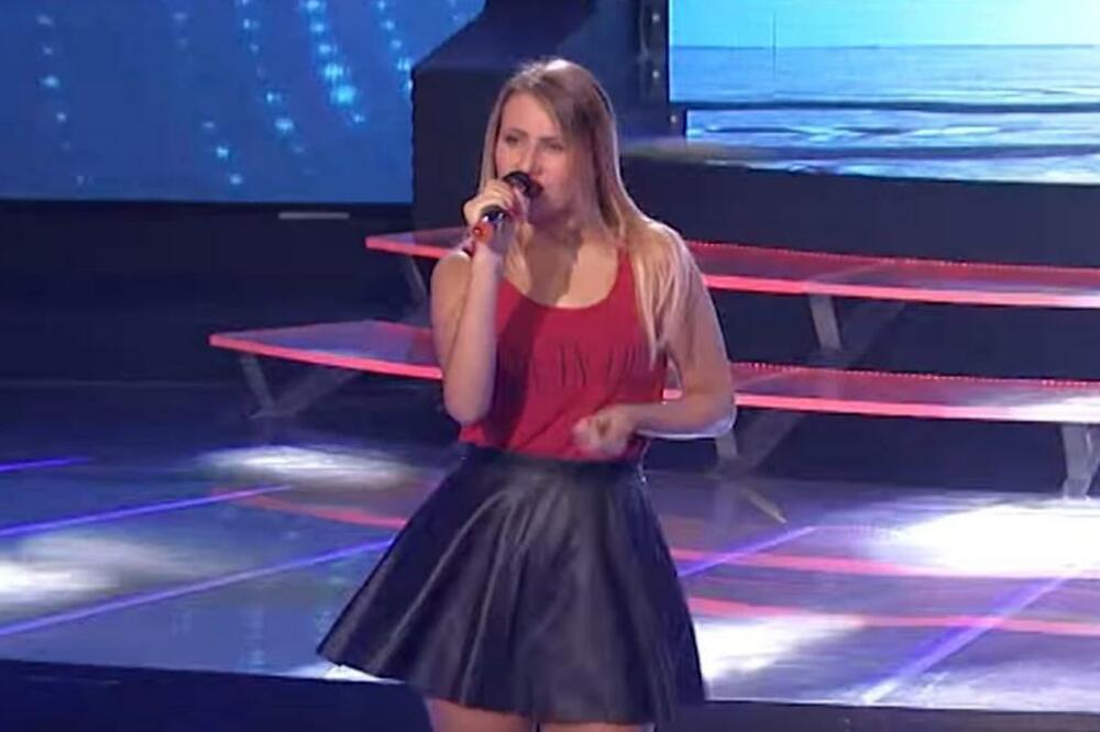 BLOGERKA, PEVAČICA A SAD I VODITELJKA! SVI JE ZNAMO: Menja zanimanja kao ČARAPE!