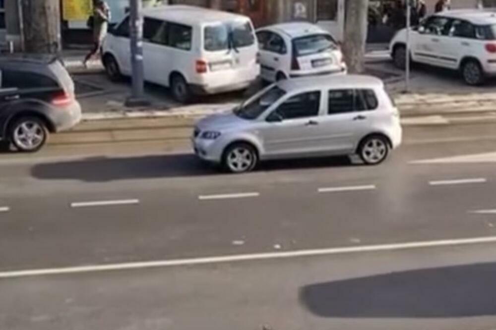 BEOGRAĐANKA OSTAVILA AUTO NASRED CARA DUŠANA I OTIŠLA NA PIJACU: Autobusi morali da je ZAOBILAZE, SRAMOTA! (FOTO)