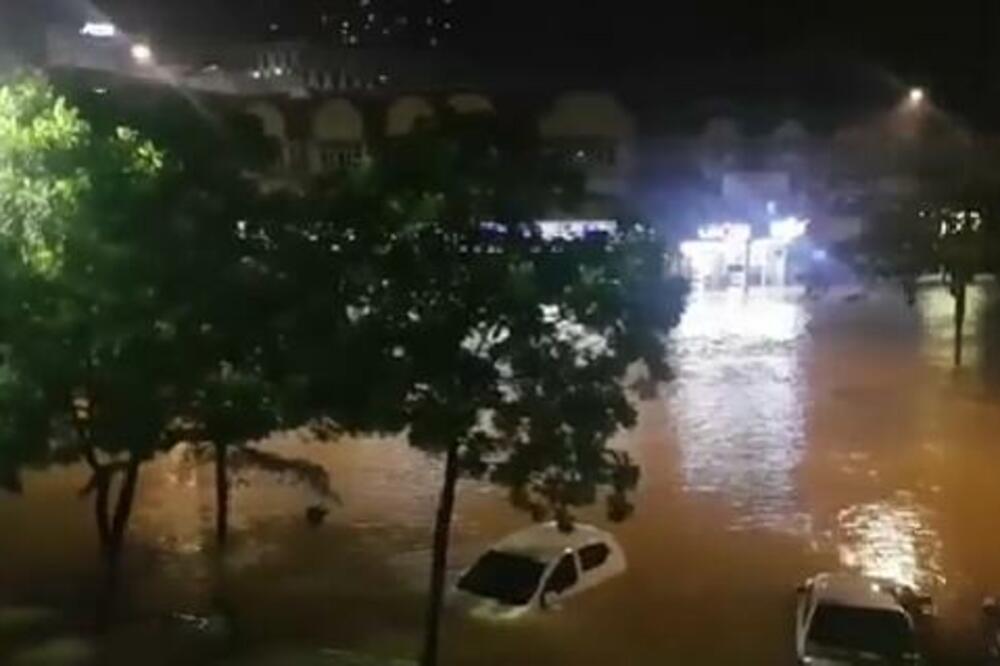 POPLAVE U MALEZIJI ODNELE SKORO 4.000 ŽIVOTA: Hiljade ljudi RASELJENO, kiša NEPREKIDNO PADA (VIDEO)