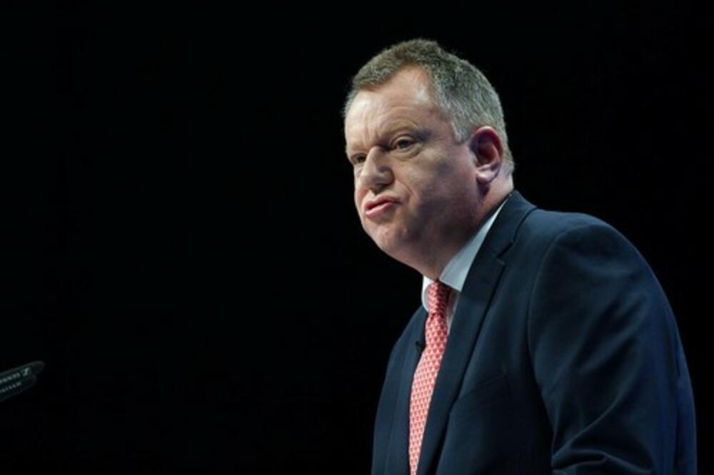 DEJVID FROST PODNEO OSTAVKU!