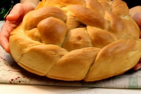 SRBI VEKOVIMA DOČEKUJU GOSTE UZ HLEB I SO: Znate li šta se krije iza ovog NEOBIČNOG simbola GOSTOPRIMSTVA?