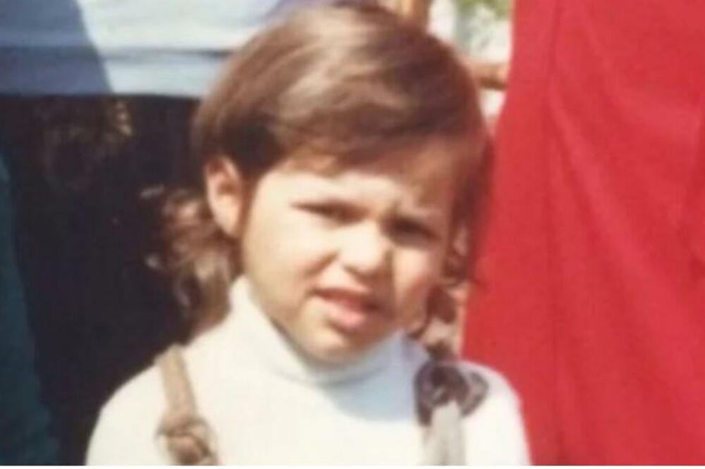 ZBOG NEMAŠTINE POČELA SA 14 GODINA DA PEVA, MAJKA JE BILA PROTIV: Danas je naša VELIKA ZVEZDA, živi u LUKSUZU!