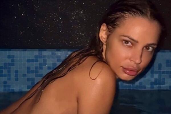 NATAŠA ŠAVIJA KRENULA DA SE UVIJA U TANGAMA ISPRED SVOJIH RODITELJA: Nastao ŠOK PRIZOR, ovo je već previše! (VIDEO)