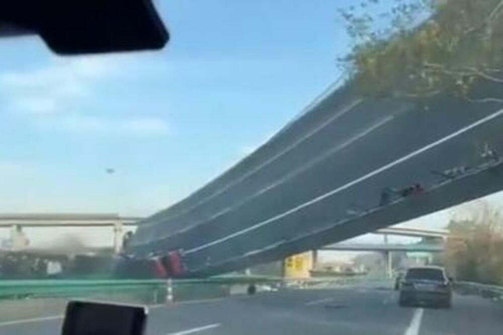 MOST U KINI SE SRUŠIO U TOKU RADOVA, SUMNJA PADA NA KONSTRUKCIJU: Nije mogao izdržati težinu kamiona (VIDEO)