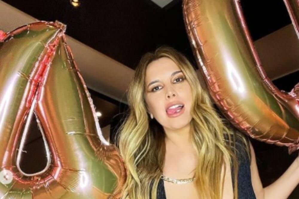 OGROMNE I PRIRODNE GRUDI UMALO ISPALE, VRELA HRVATICA NE MARI ZA TO: Duvala svećiće, a onda je došao NALET VRELINE