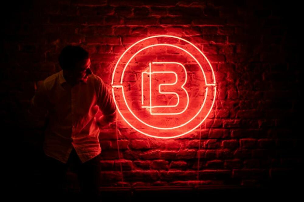 ZA NOVAC UJEDAM, PRIVLAČI ME BEZOBRAZLUK, ATRIBUTIMA POSTIŽEM SVE: Predstavljamo vam takmičare rijalitija "BAR"!