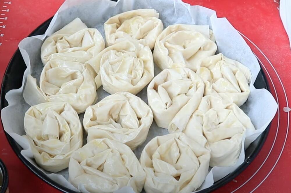 AKO NE ZNATE DA SMOTATE OVAKVU PITU, NE OČEKUJTE DA ĆETE SE UDATI!Toliko je dobra hrskava i OMILJENA među ukućanima