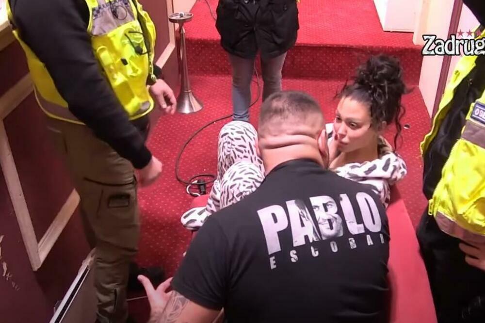 KARAMBOL NA IMANJU U ŠIMANOVCIMA! MAJA NASRNULA NA FILIPA, ŠTIPANJE I URLANJE ON DOŽIVEO POMRAČNJE: Dosta je više!