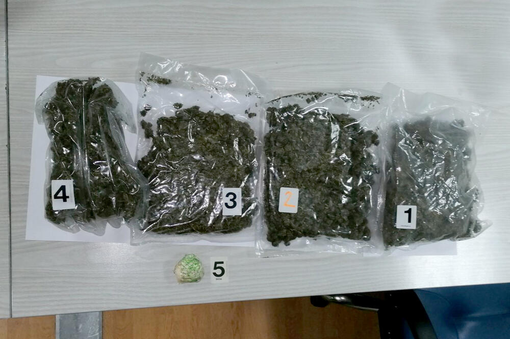 ZAPLENJENA DROGA NA GRANIČNOM PRELAZU PREŠEVO! Makedonac i Bugarin pokušali da prenesu robu (FOTO)