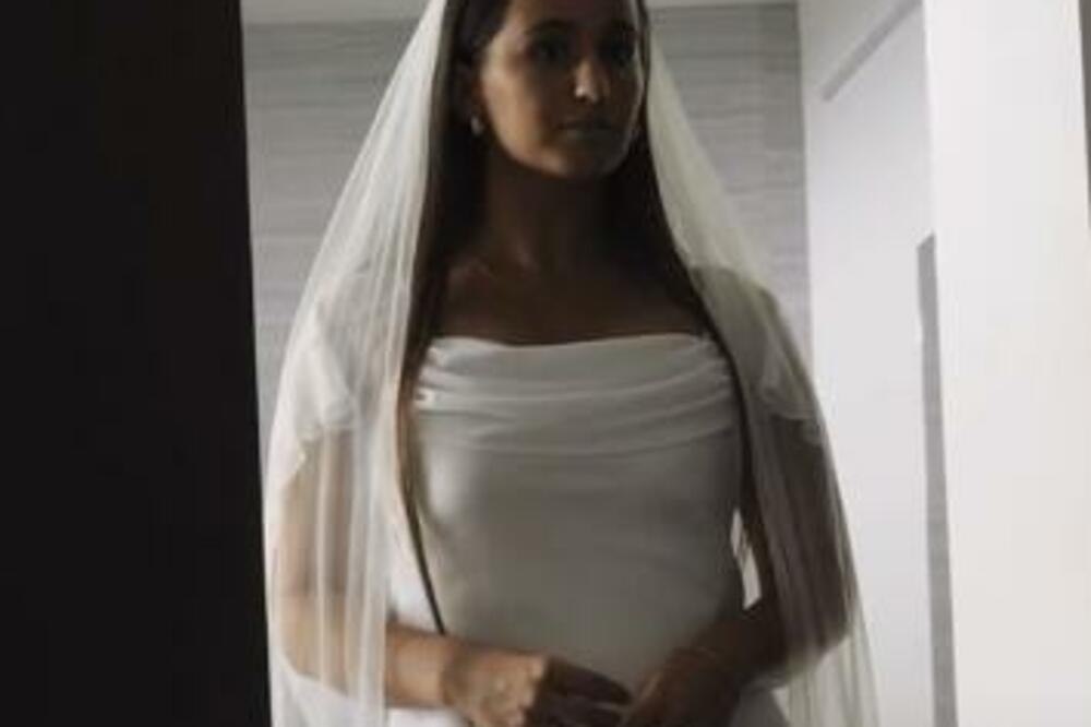 VENČANICU PLATILA SAMO 300 DINARA! Kad su videli kako BLISTA u njoj, poredili je sa Megan Markl (VIDEO)