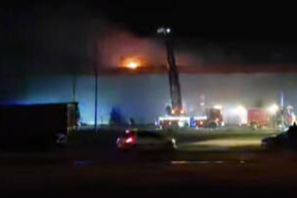 POŽAR U NOVOM SADU SE NOĆAS PROŠIRIO! Vatrogasci se čitavu noć borili da obuzdaju vatrenu stihiju! (VIDEO)