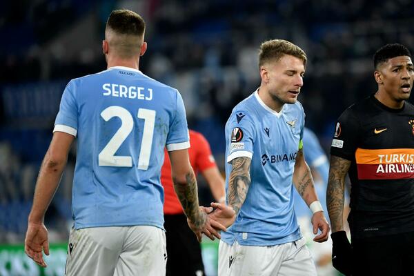 PONOVO ZARAŽEN! Supruga prenela opasni virus fudbaleru Lacija? (FOTO)