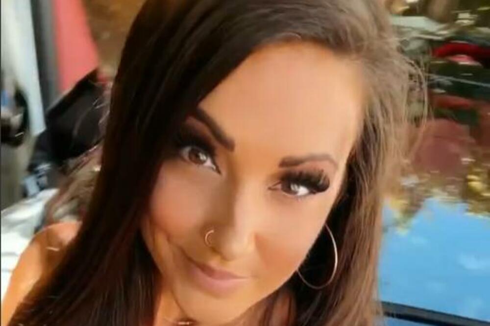 LEPA BRINETA SE DOSETILA KAKO DA ZARADI DECI ZA POKLONE! Sada ne zna šta će sa PARAMA, a ni sa UDVARAČIMA (FOTO)