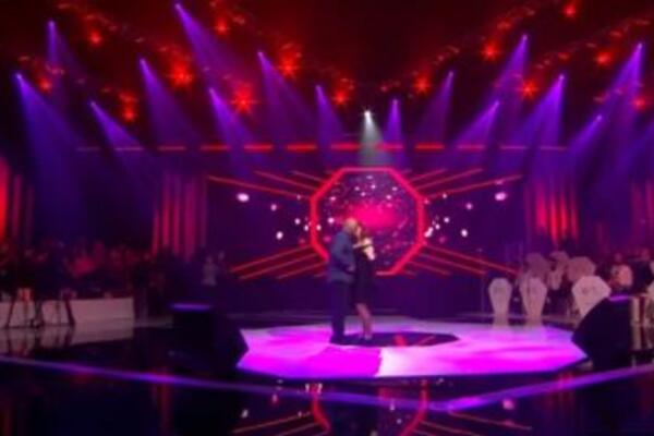 PROŠLOST KOJU BI RADO ZABORAVILA!Pevačica u emisiji Nikad nije kasno iznela tešku priču: Dete mi je jedva preživelo