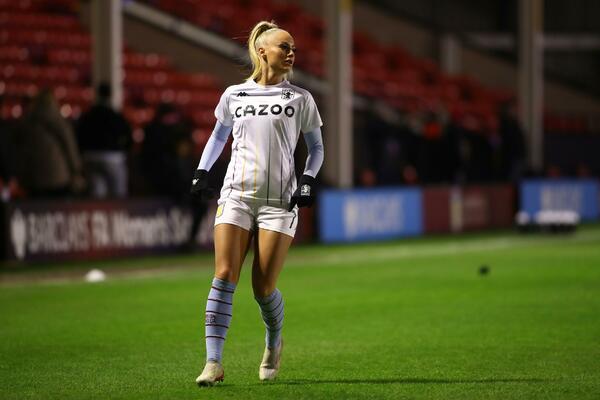 PROVOKATIVNA FOTKA: Fudbalerka POKAZUJE ZADNJICU U SVAKOJ MOGUĆOJ PRILICI! Iz kopački u IZAZOVNA IZDANJA! (FOTO)