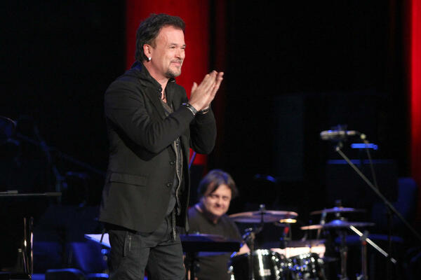 ŽENA DŽIBONIJA OBAVIJENA VELOM MISTERIJE! Više od 20 godina su u braku, ali je SKORO NIKO NE ZNA: Evo šta su krili!