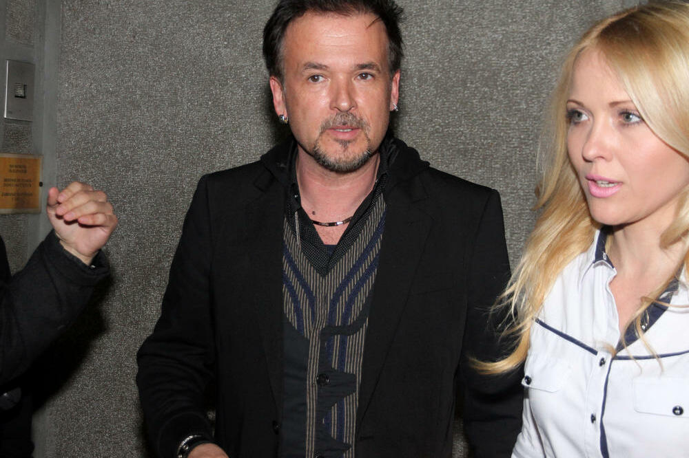 DŽIBONIJA RAZAPELI NAKON SNIMKA NA KOM GAZI PO HRANI! Pevač se HITNO OGLASIO: "Isto bih i ja reagovao!"