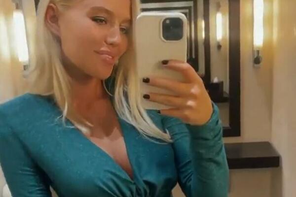 NE ZABIJA GOLOVE PA GA I ONA OSTAVILA: Bombastična pevačica raskinula sa napadačem Fjorentine! (FOTO)