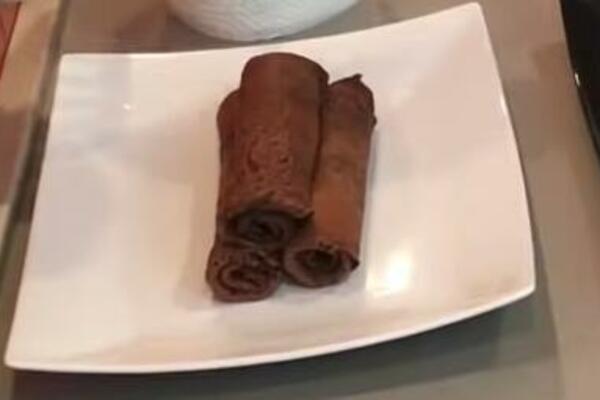 CRNE PALAČINKE SA NEOBIČNIM FILOM: Ne peku se na ULJU, ukus je veoma ZANIMLJIV (RECEPT)