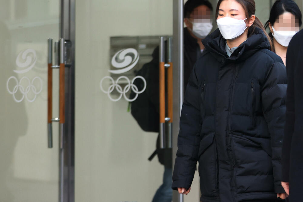 SUSPENDOVANA OLIMPIJSKA ŠAMPIONKA KOJU JE TRENER ZLOSTAVLJAO: Poruke joj došle glave, preskače Igre!