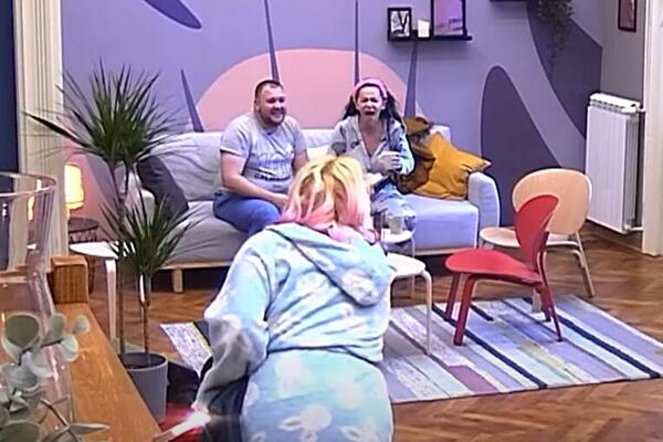 BRUTALNE PSOVKE PLJUŠTALE KAO KIŠA: Spomenula joj TATU, pa nastao HAOS! (VIDEO)