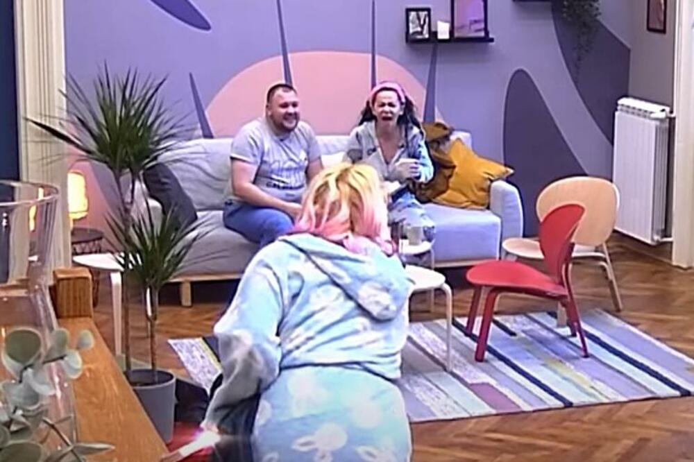 BRUTALNE PSOVKE PLJUŠTALE KAO KIŠA: Spomenula joj TATU, pa nastao HAOS! (VIDEO)