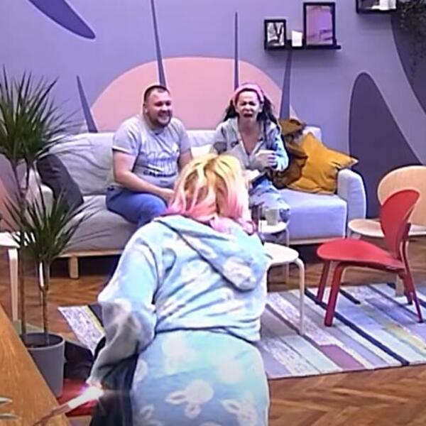 BRUTALNE PSOVKE PLJUŠTALE KAO KIŠA: Spomenula joj TATU, pa nastao HAOS! (VIDEO)