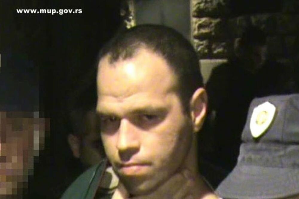 OVOG MONSTRUMA SU SVI ZABORAVILI: On strpljivo čeka da izađe iz "Alkatraza" u Padinskoj skeli