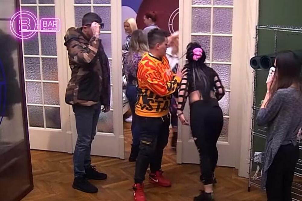 PRVO PLJUVANJE ZGROZILO TAKMIČARE: Neki rade na OTVARANJU BARA, a neki ne mogu da se SMIRE! (VIDEO)