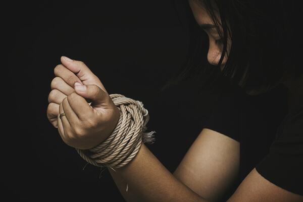 OTELA DEVOJČICU OD 11 GODINA, ONO ŠTO JE PLANIRALA SA NJOM... Kazna koju je dobila će vas SLEDITI, da li je REALNO?