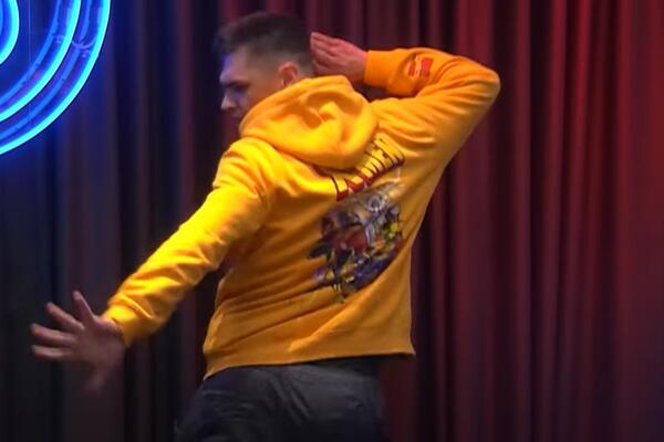 VOĐA BARA ZAVRCKAO ZADNJICOM: Svi očekivali PODELI ZADATAKA, a on počeo da se UVIJA i pleše! (VIDEO)