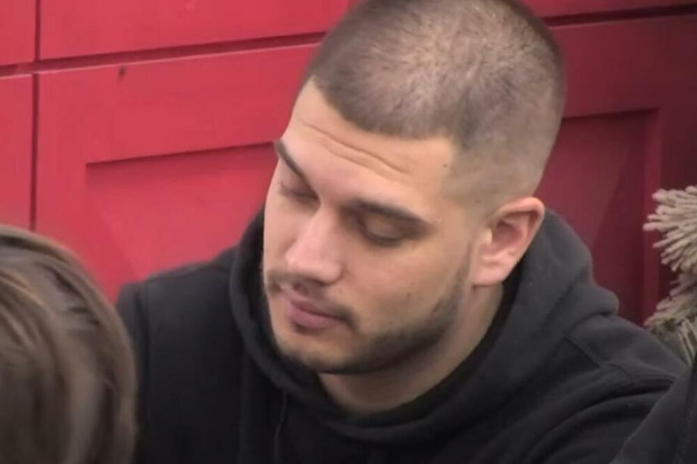 "MOŽEŠ DA IMAŠ ODNOSE SA NJOM, ALI NEMOJ DA SE ZALJUBLJUJEŠ!" Dejan i Aleksandra sve BLIŽI, umešao se i Miki!