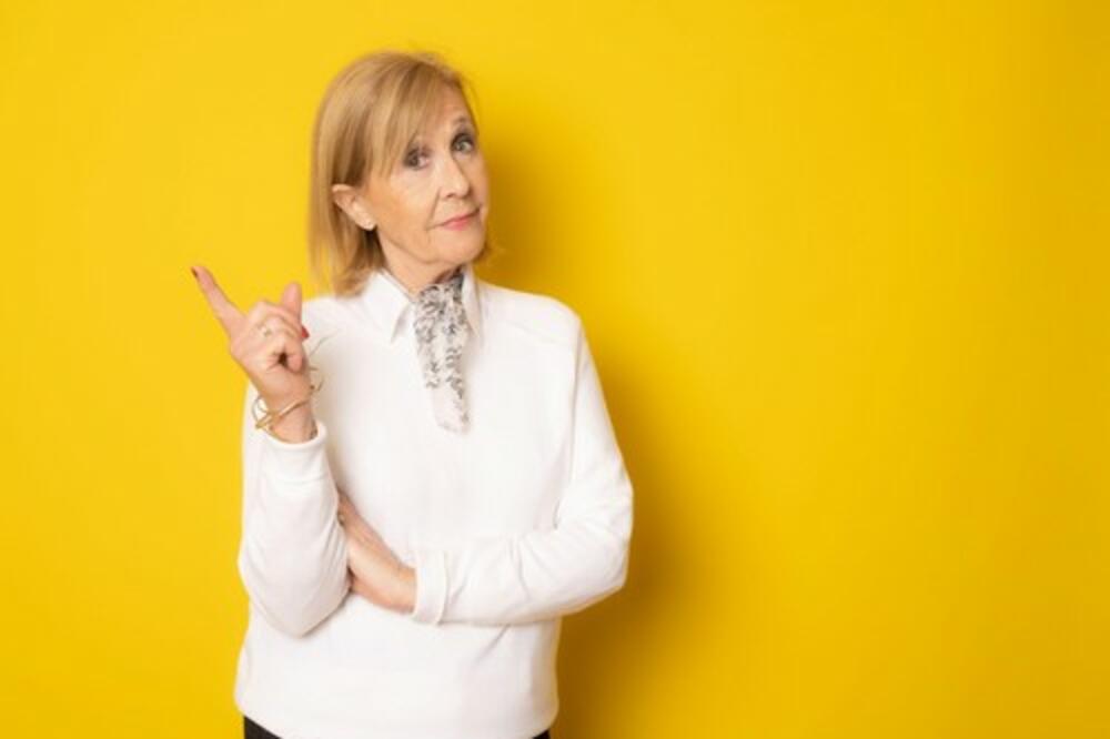 SVEKRVA JE DOŠLA KOD SNAJE I SINA U KUĆU, PA IM PRIREDILA HAOS: Okačila im OVU fotografiju na zid SPAVAĆE sobe