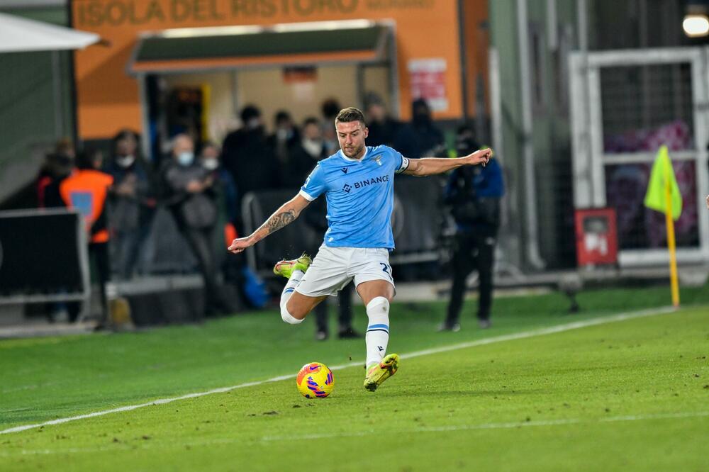 U FIRENCI ĆE ZAMRZETI SRBE! JEDNOG JOŠ NISU PREBOLELI, DRUGI IM ZABIO GOL! LACIO UBEDLJIVO SLAVIO!