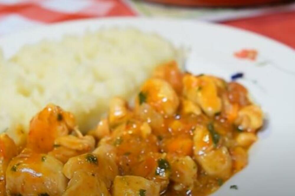 PIJANI PILEĆI GULAŠ SA PEČURKAMA: Božanstven obrok za HLADNE DANE (RECEPT)