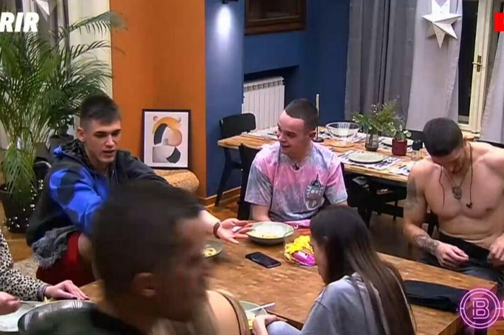 AKO VAS ZANIMA ŠTA TRENUTNO RADE BARISTI PRATITE LAJV KOJI JE SAD POČEO!