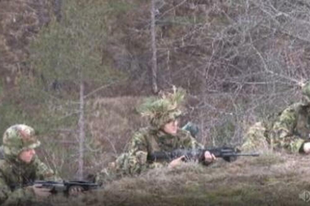 ISTORIČARKA UMETNOSTI OTIŠLA U OFICIRE: Topli atelje i kecelju zamenila terenom i uniformom!