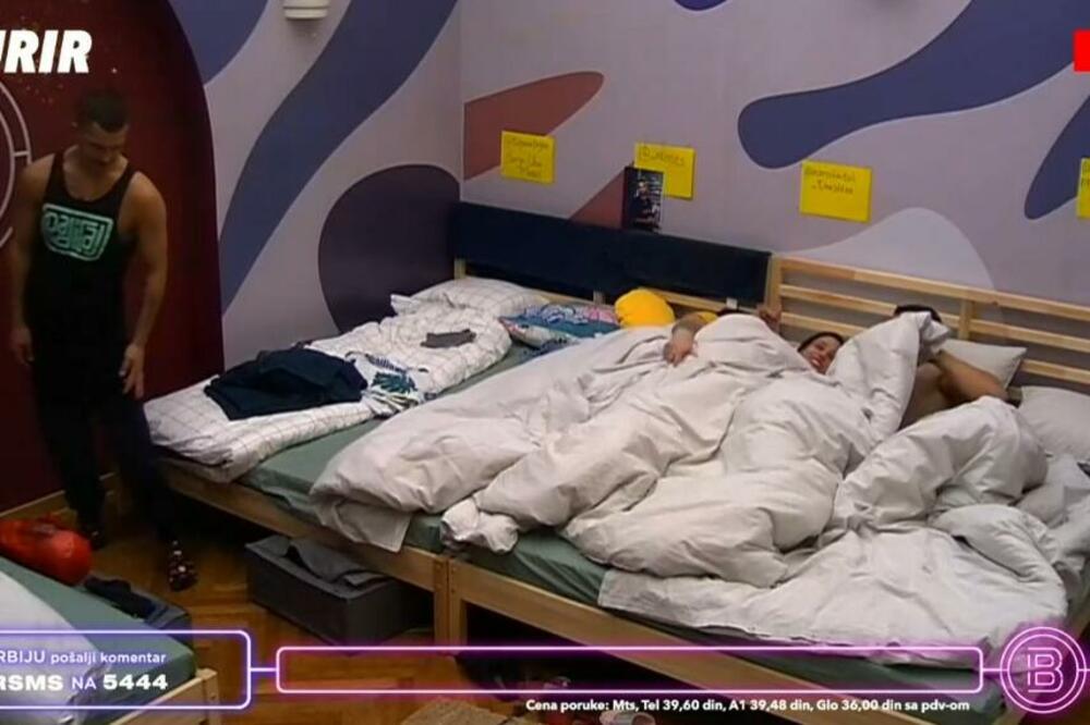 PREŠLI GRANICU PRIJATELJSTVA! DRUG I DRUGARICA BACILI OKO NA SOFIJU: Svo troje završili u istom krevetu! (FOTO)