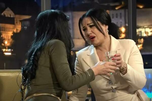 Priznala da je bila ljubavnica oženjenima, a sad opet zabezeknula: Evo gde je imala se*s, i to u po bela dana