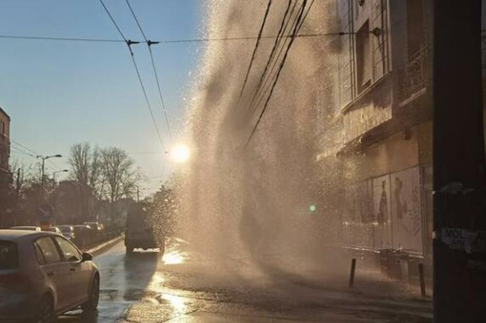 VODA PROBUDILA STANOVNIKE VRAČARA! Gejzir eksplodirao, VODA ŠIKLJA NA SVE STRANE (FOTO)